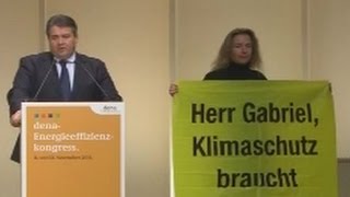 Greenpeace stört Rede von Sigmar Gabriel  Gabriel stört zurück denaKongress [upl. by Nelrah]