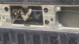 2009 Suzuki Equator base 4 cylinder tailgate issues [upl. by Heigho]