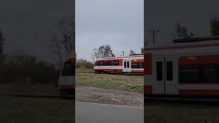 Zwyczajny szynonus na przejeździe w Owińskach train trainspotting railway [upl. by Oicnevuj110]