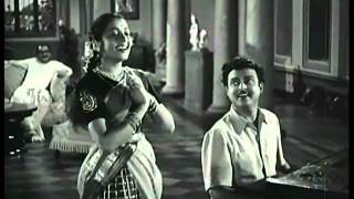 Gemini Ganesan Hits  Punnagai mannan HD Song [upl. by Anileve487]