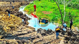 OMG Sadly SHANTUI DH17C2 Dozer Driver Slippery Into Dirty Water Helped By PampH 90T Crane Driver [upl. by Red]