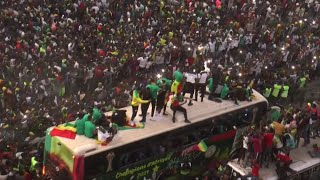 Sénégal les vainqueurs de la CAN accueillis en héros dans les rues de Dakar [upl. by Eiraminot]