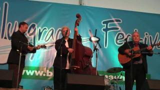 Jerry and Tammy Sullivan  At The Feet Of God  Omagh Bluegrass Festival 2008 [upl. by Aidul]