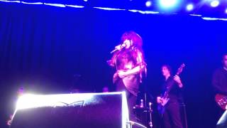 Ronnie Spector singing quotWalking in the Rainquot [upl. by Waldo]