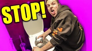 Rewi steckt meinen Roboter in die UFO Toilette [upl. by Ylrebmik216]