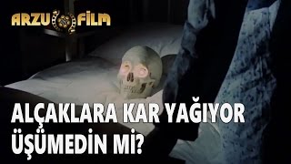 Alçaklara Kar Yağıyor Üşümedin Mi  Hababam Sınıfı Tatilde [upl. by Adaurd]