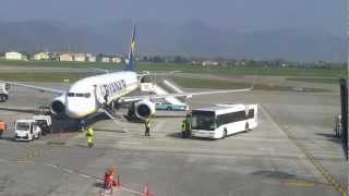 RYANAIR BOEING 737800 Aeroporto Orio al Serio Bergamo [upl. by Dittman58]