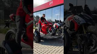 NEW Ducati Panigale V4s  Lowering trailer [upl. by Rossy757]