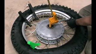 Montage von Motorradreifen mit Reifenaufdrücker Dnepr Ural how to fit a motorcycle tire [upl. by Vern]