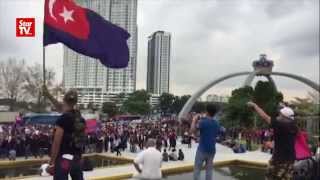 Crowd grows at Johor Palace [upl. by Roque]