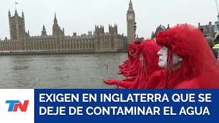 PROTESTAS EN INGLATERRA I Miles de personas protestan en Londres pidiendo agua más limpia [upl. by Caddaric721]