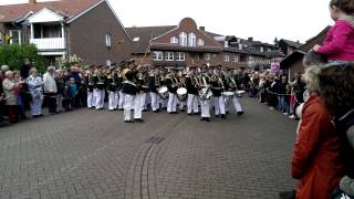 Schützenfest Garzweiler 2014 Parade Tambourkorps quotHeimattreuequot Elfgen [upl. by Lyret]