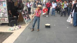 NIÑO CANTANDO EN LA CALLE [upl. by Guy]