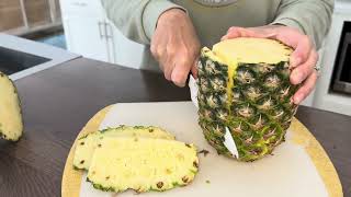 How to cut up a pineapple🍍 cooking easy howto food fruit [upl. by Ziom]