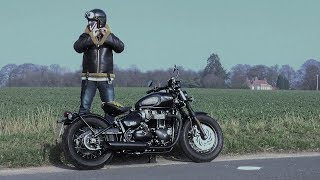 Triumph Bonneville Bobber black amp The Battle of Britain RAF 1940 Sheepskin Flying Jacket [upl. by Alvis]