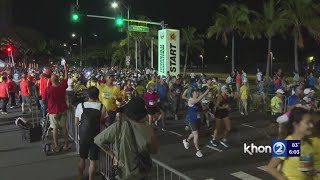 Almost 30000 hit the streets for Honolulu Marathon [upl. by Kelila]