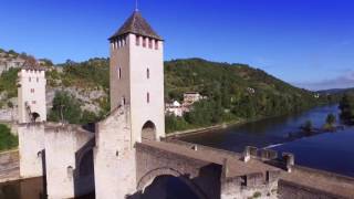 Survolez Cahors en 30 sec [upl. by Harwilll864]