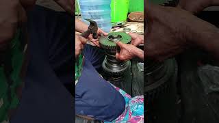 Gearbox Mesin Diesel Pasang Bearing fishing nelayanstory nelayantradisional 2 [upl. by Shaughnessy503]