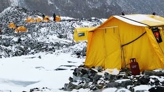 Footage of the Alarming Moments Before the Everest Avalanche [upl. by Nerrak]