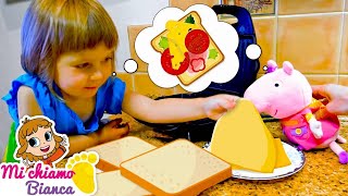 Colazione per bambini e i giocattoli Giochi di cucina con la bambina Bianca Video per bambini [upl. by Cleve]