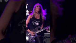 Nita Strauss guitar solo 2018 🤘🎸 quotPainkillerquot by Judas Priest outro [upl. by Gudrun]