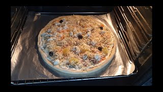 Pizza au saumon fumé et à la crème fraîche [upl. by Heathcote]