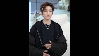 241122 HouMinghao sings Little Poem FangsofFortune ost on MEDM livestream NeoHou 侯明昊 大梦归离 [upl. by Yehtomit997]