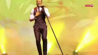 TAZAMA SHOW YA ALIKIBA ALIVYO MNYANYUA MENEJA WA DIAMOND [upl. by Tabina]