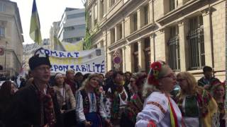 Montmartre Fête des vendanges 2016 Défilé Ukraine 2 [upl. by Dulcea]