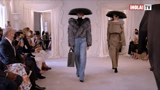 Balenciaga regresa a la alta costura después de 53 años con una colección Unisex  ¡HOLA TV [upl. by Finegan]