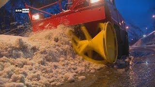 Göschenen UR Wegen dem vielen Schnee drohenden nun Lawinen  STRASSENSPERRE Andermatt [upl. by Nimad]