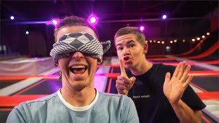 VERSTOPPERTJE IN TRAMPOLINE PARK IN HET DONKER CREEPY [upl. by Blumenthal]