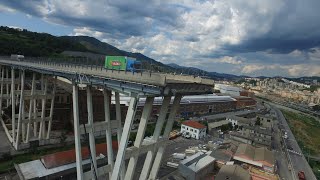 Genova crollo ponte Morandii veicoli dietro il camion Basko [upl. by Ojyllek]