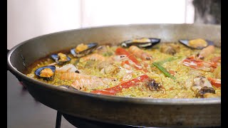 Paella mixta Una paella valenciana mar y montaña que es puro disfrute [upl. by Haelak]