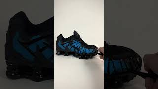 Person customizes a pair of Nike Shox with thermoreactive fabric that reacts to heat [upl. by Orlando]