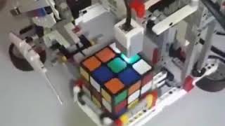 ROBÔ montador de CUBO MÁGICO  Robots Play  Robótica Betim [upl. by Enylekcaj873]