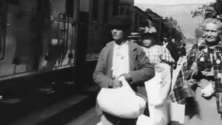 Video von 1896 Arrival of a Train at La Ciotat Lumière Brothers 1896 60 FPS [upl. by Schwinn522]