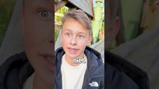 HIJ MOEST BIJNA HUILEN sketchcomedy sketchworkscomedy funny humor [upl. by Uv]