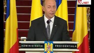 Băsescu Pensiile scad cu 15 salariile bugetarilor cu 25 [upl. by Eledoya]