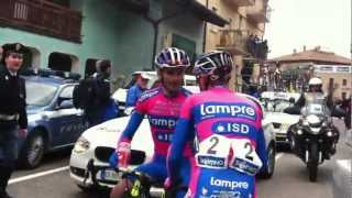 Labbraccio di Cunego e Scarponi Giro del Trentino 2012MOV [upl. by Nirehtak]