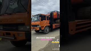 Truck Fuso membawa excavator lewat jalan sempitshorts [upl. by Orips]