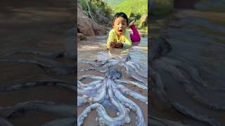 Survival Skills single mom with Squid in forest camping bushcraft outdoor food [upl. by Akkim]