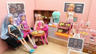 ☕ Barbie and her friends have breakfast before going to school 🍩  The Fashion Dolls [upl. by Humpage]