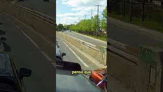 ¡Increíble Camionero Detiene a Conductor que Quería Saltarse la Fila 🚫🚗 [upl. by Rye]