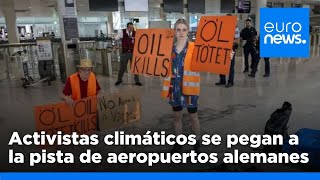 Activistas climáticos se pegan a la pista de varios aeropuertos alemanes como forma de protesta [upl. by Algar179]