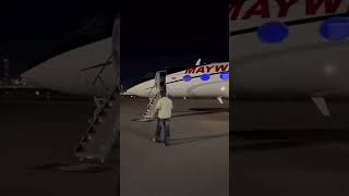 Floyd getting on his Jet AirMayweather [upl. by Seve]