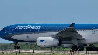 Despegue de un Airbus A330 Aerolineas Argentinas Punta CanaTakeoff of an Airbus A330 Argentinas [upl. by Mcclain]