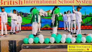 Hai oncha apna Parcham Pakistan ka National Song Stage Performance British Mian Channu [upl. by Hizar412]