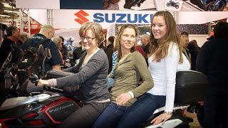 Was Frauen wirklich wollen  Drei Bikerinnen suchen ihr Traumbike auf der IMOT 2015 [upl. by Adnek]