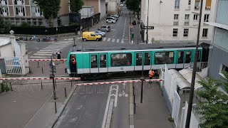 Le Passage à niveau de latelier de Charonne depuis la Petite Ceinture [upl. by Audres]